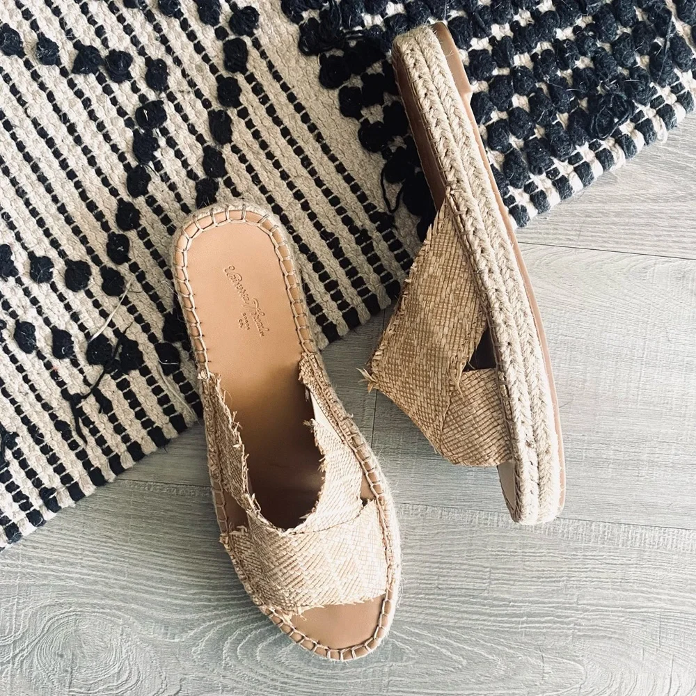 Universal Thread Natural Tan Frayed Espadrille Slide Sandals